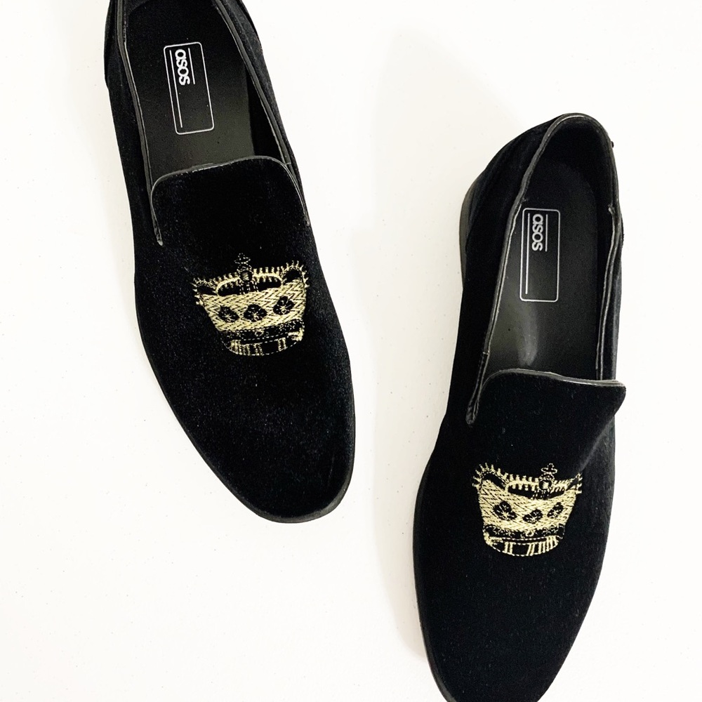 ◼️MEN’S Loafers Velvet With Crown Embroidered